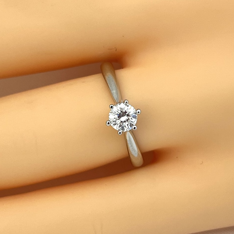 婚約指輪